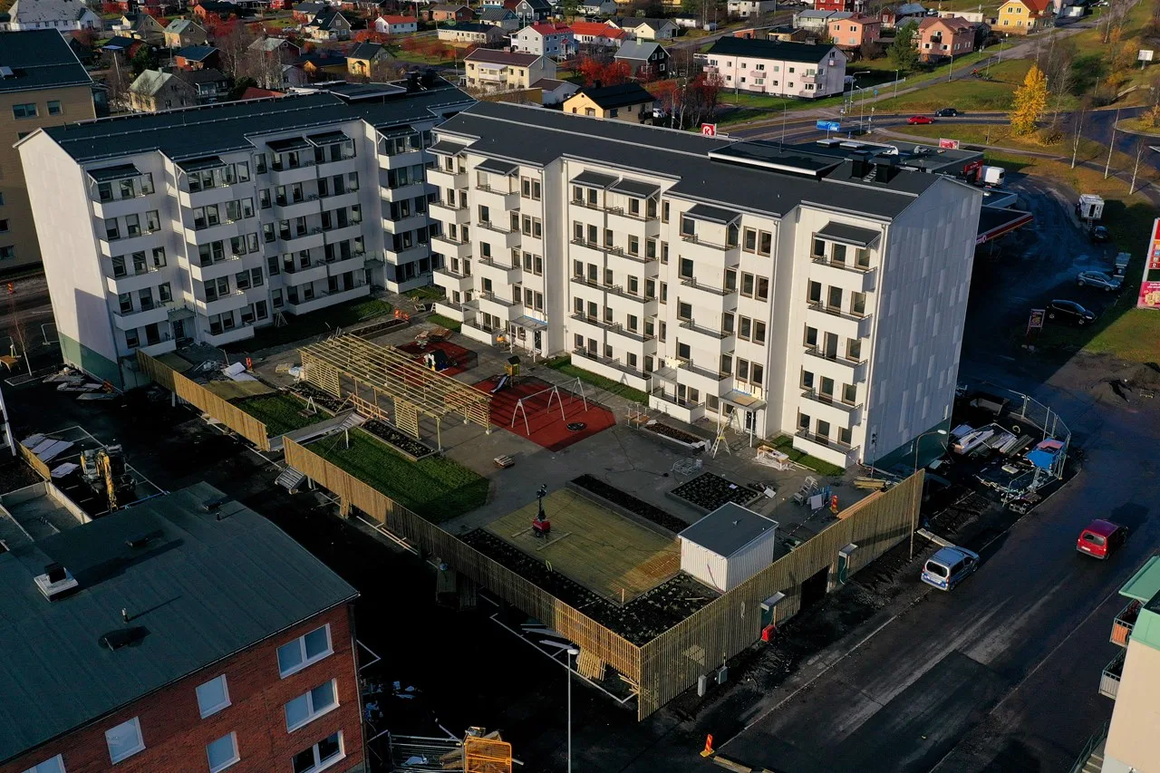 Kvarteret Hasseln, som består av 60 nybyggda lägenheter, invigdes i slutet av november. Foto: Daniel Olausson/Follow the Light