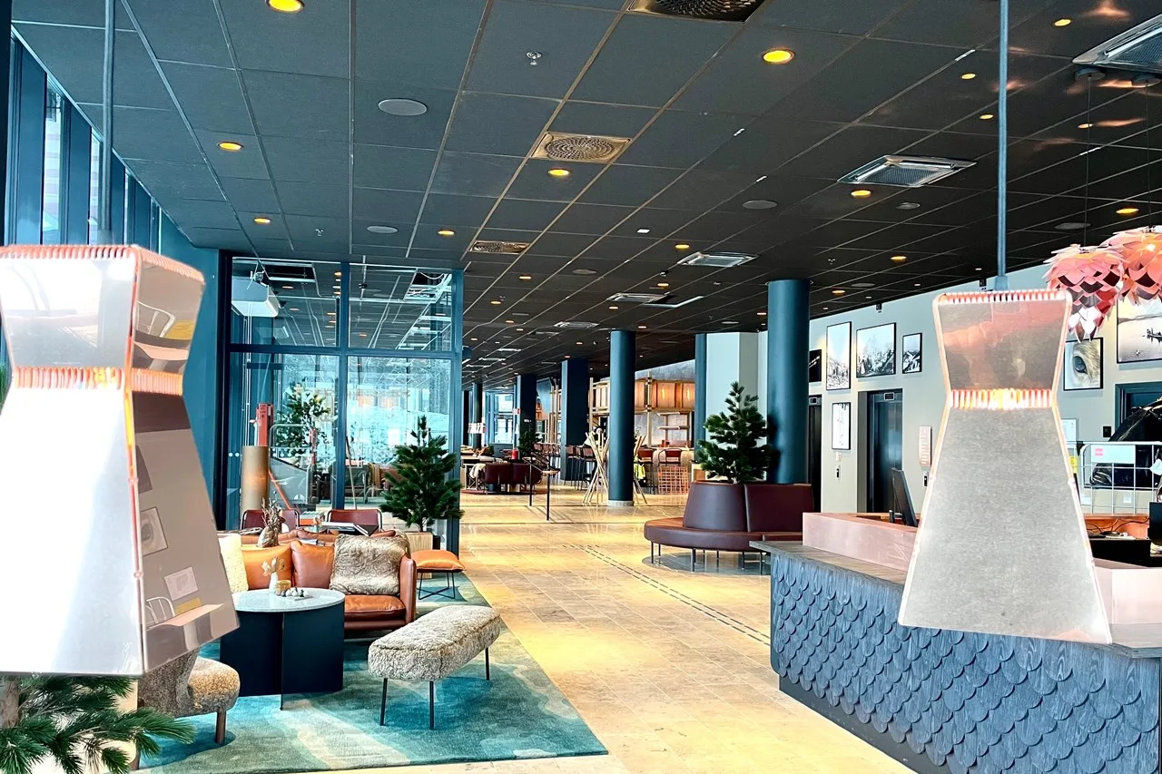 Scandic Kiruna lobby och vy mot restaurang